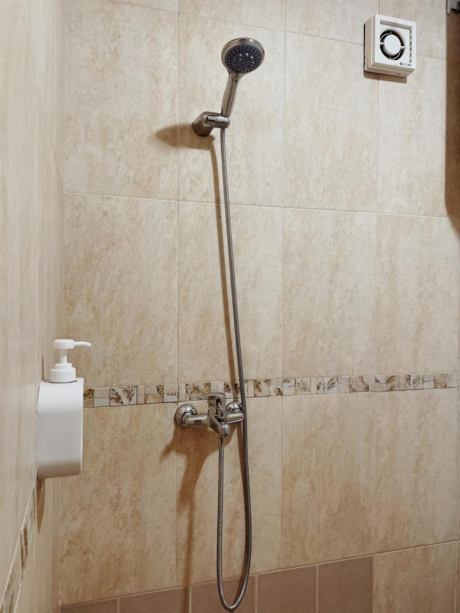 Lovely Apartment Тирана Экстерьер фото